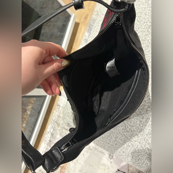 Desigual Siberia black half-moon shoulder bag. - Picture 5 of 12